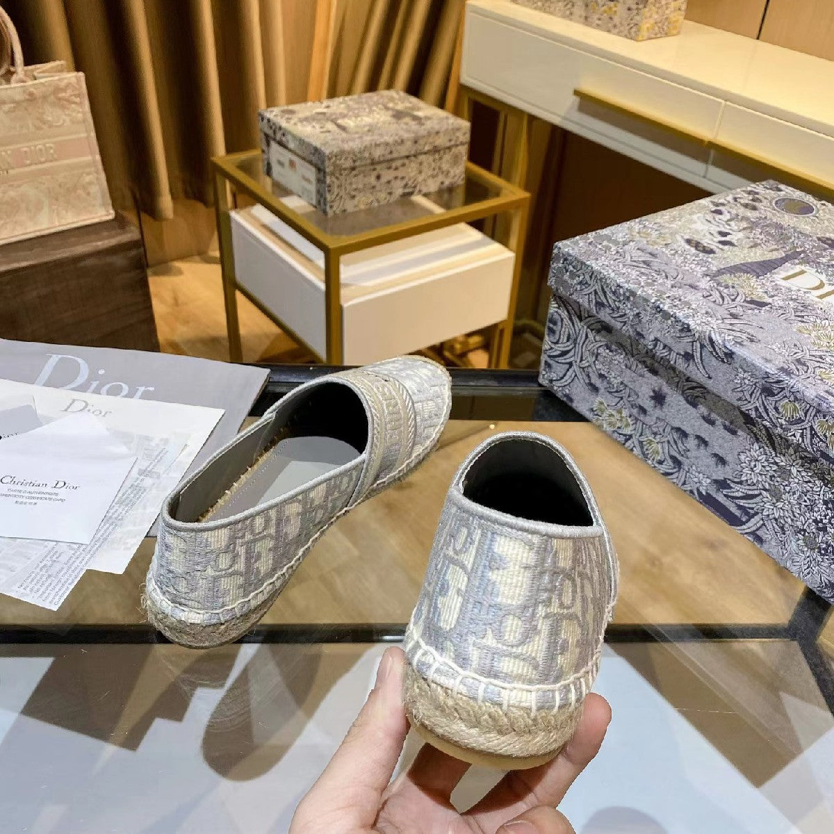 Classic Embroidered Fisherman Shoes