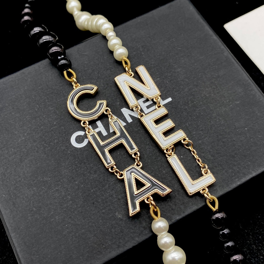 October New Trend - Winter Sweater Necklace