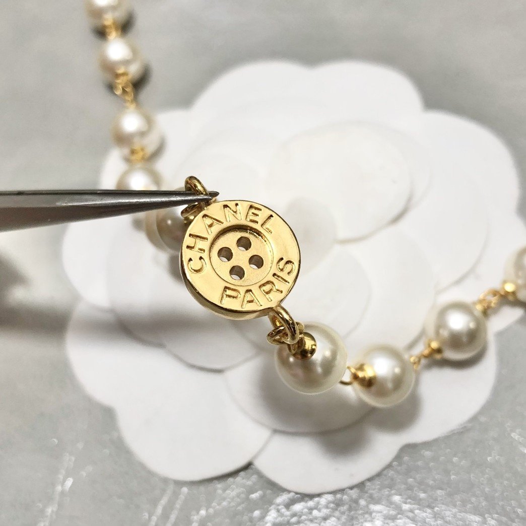 Elegant Pearl Button Pendant Necklace