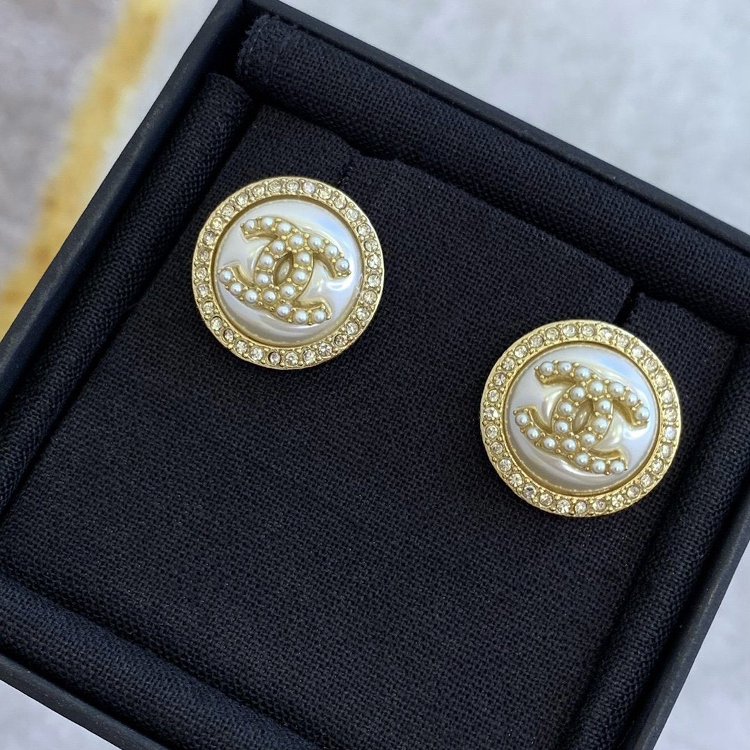 Fashion Round Pearl Crystal Stud Earrings