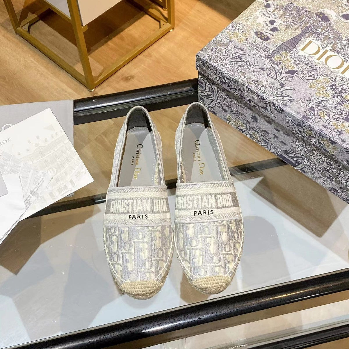 Classic Embroidered Fisherman Shoes