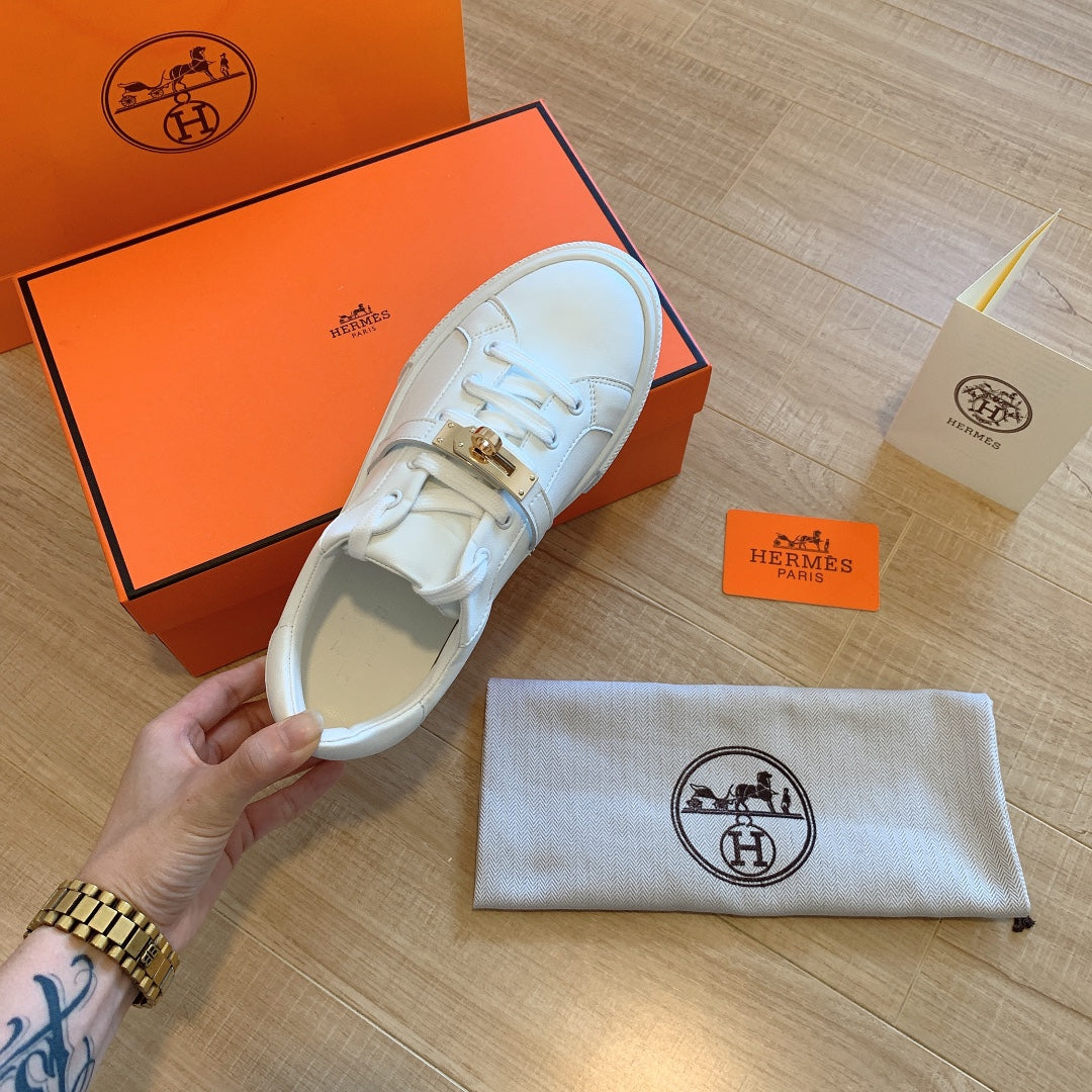 2023 new gold buckle white shoes