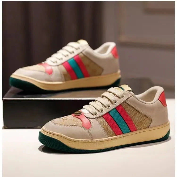 New comfortable sports shoes