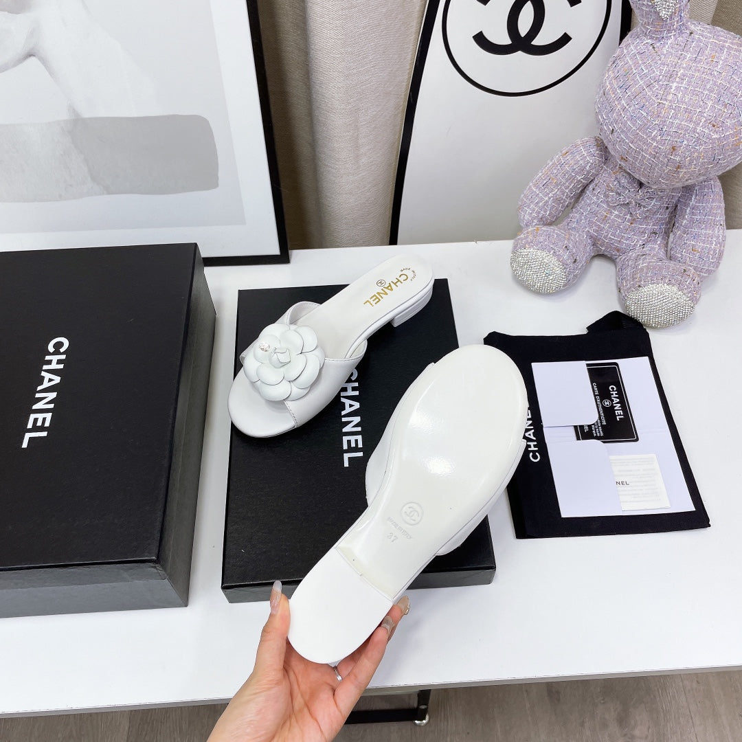 3 colors Exclusive logo flower decorative slippers