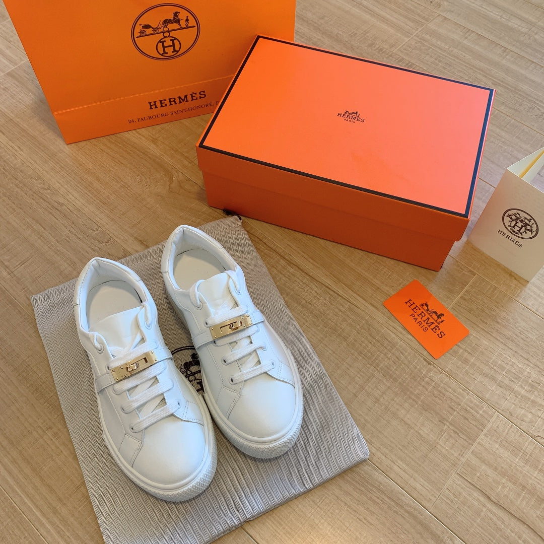 2023 new gold buckle white shoes