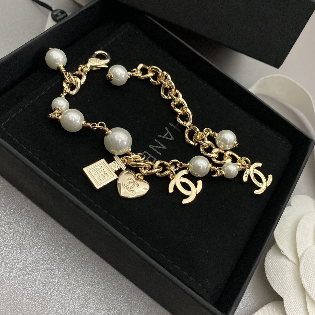Fashion Graphic Pearl Bracelet