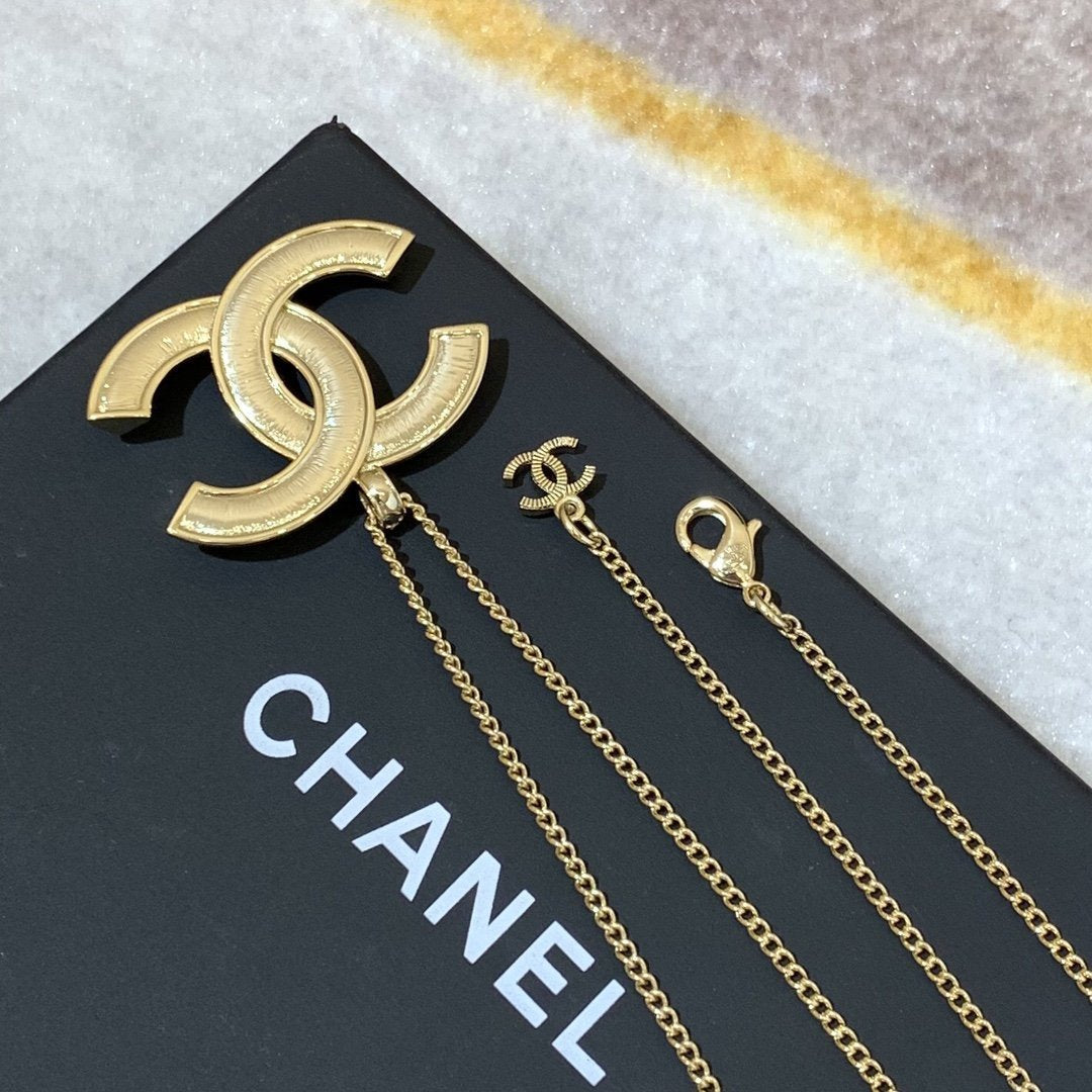 Exquisite Pearl Crystal Necklace