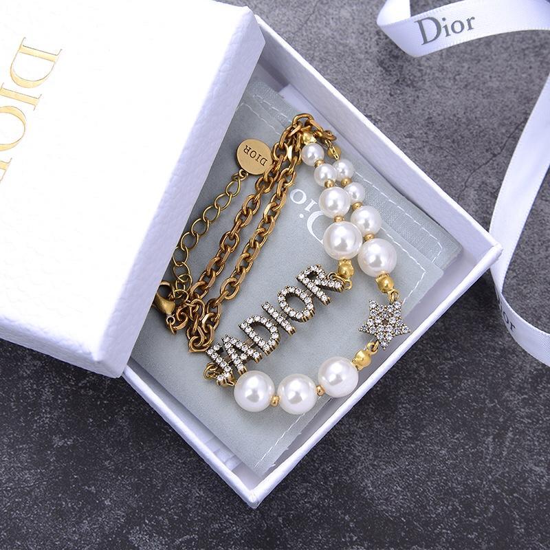 Elegant Pearl Rhinestone Star Pendant Necklace