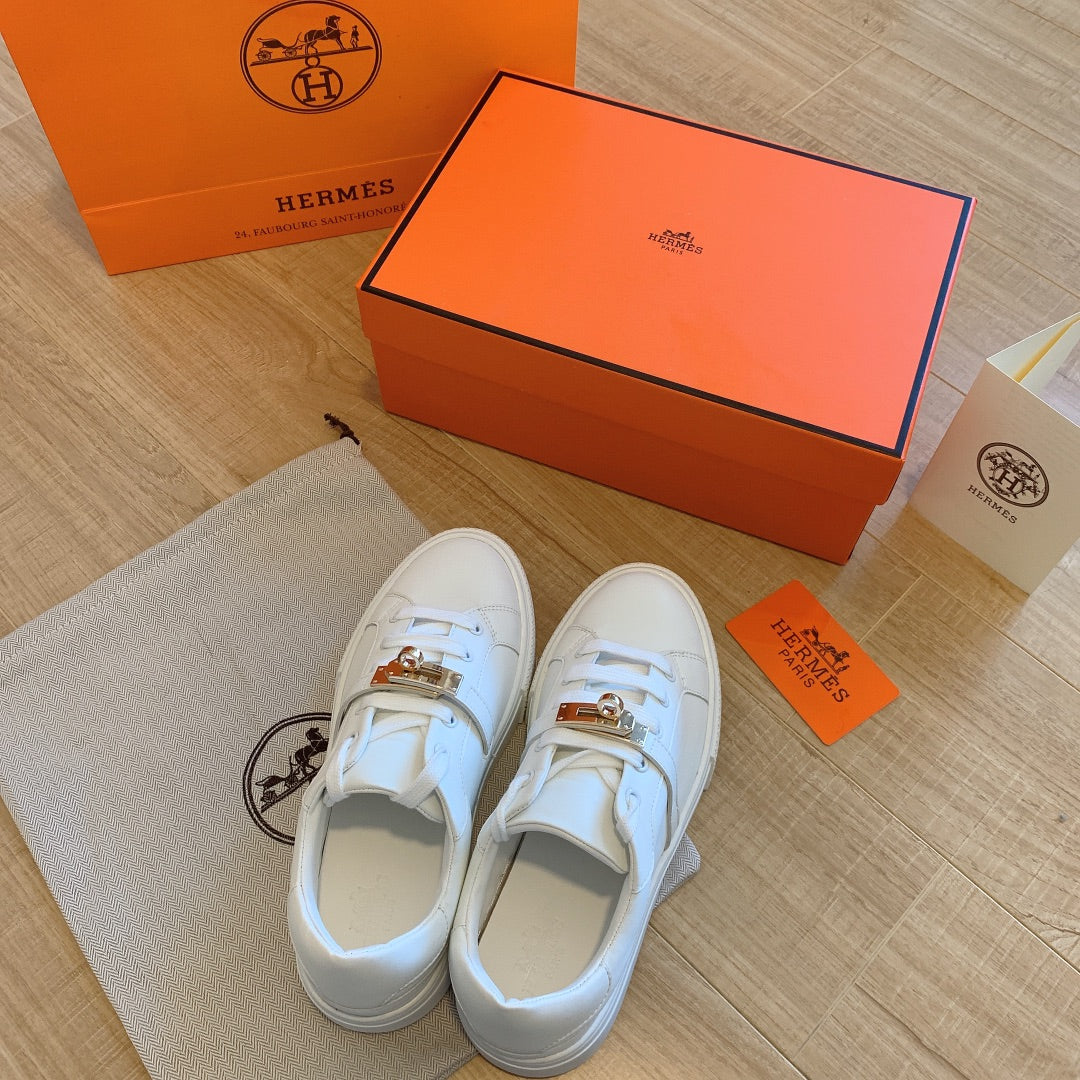 2023 new gold buckle white shoes