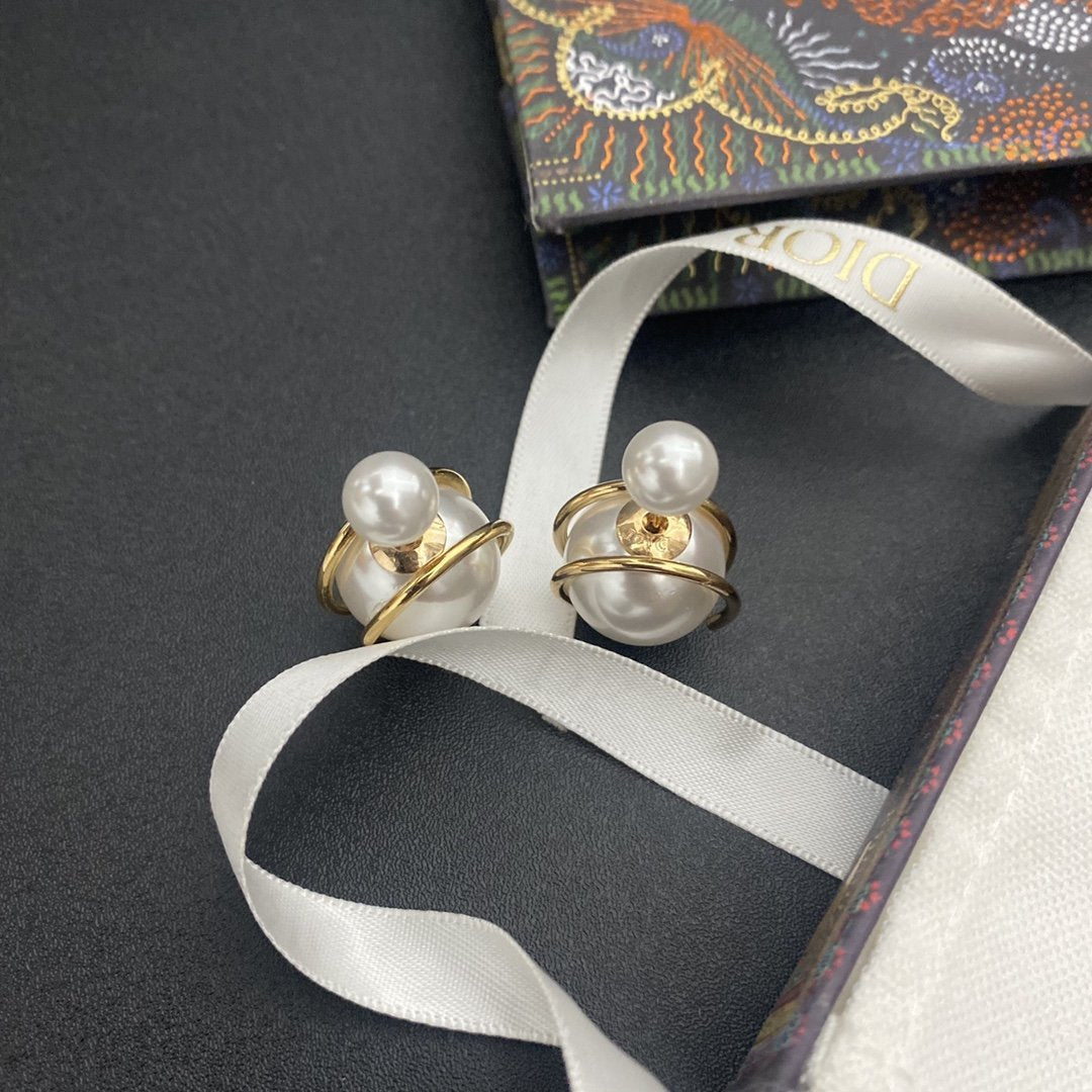 Retro spiral wound pearl earrings