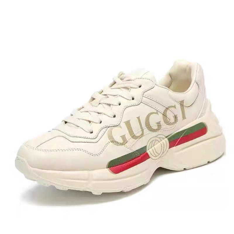 Comfortable women's sports shoes