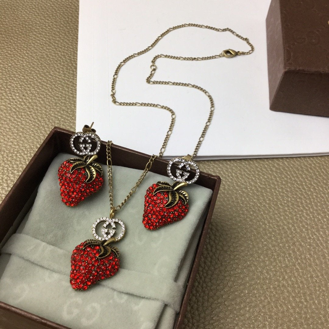 Fashion Red Rhinestone Strawberry Pendant Necklace