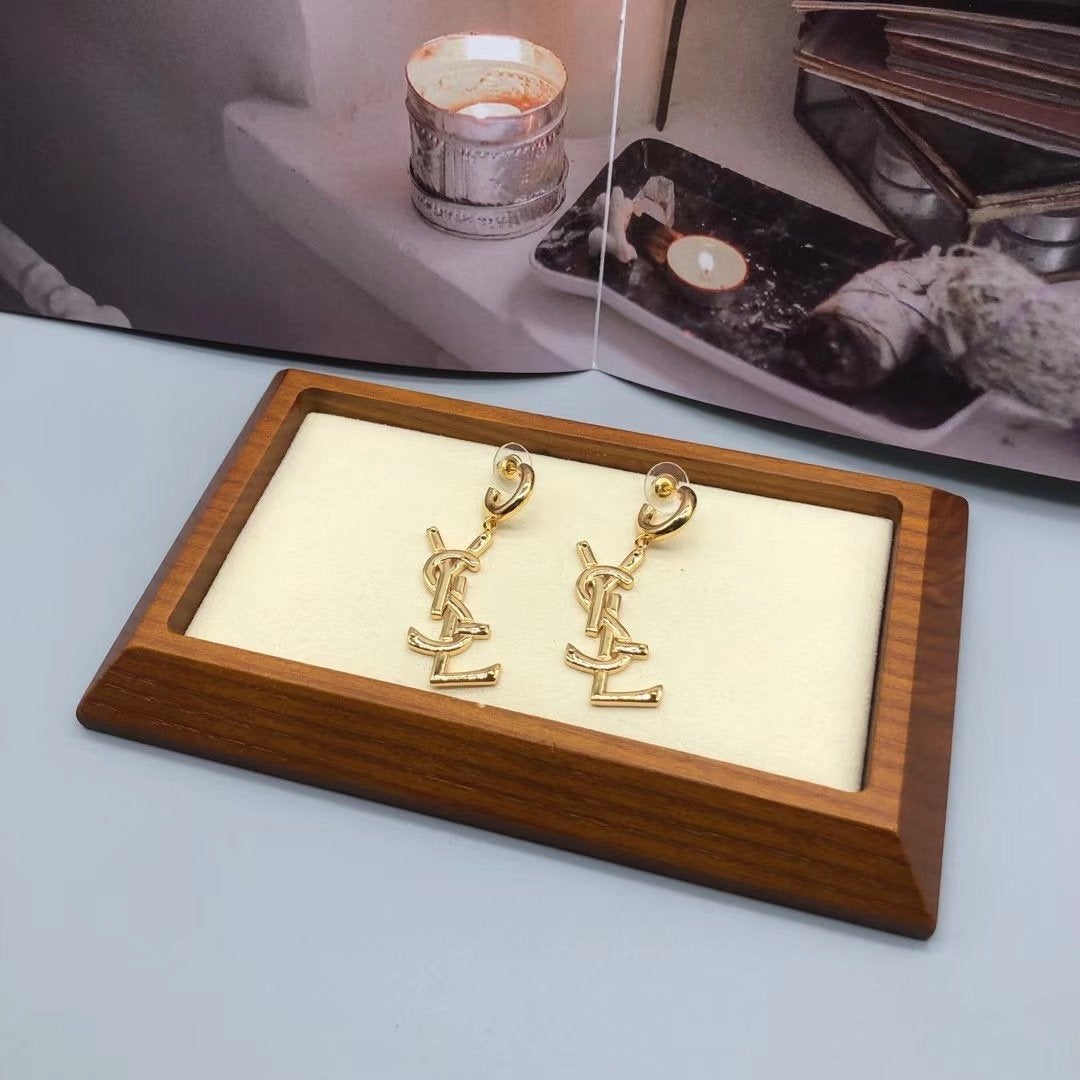 Simple letter pendant earrings