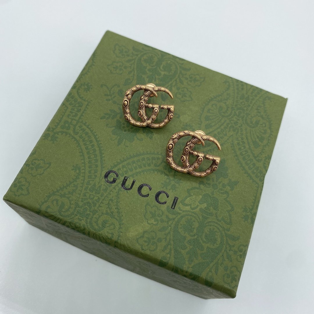 Simple letter design earrings