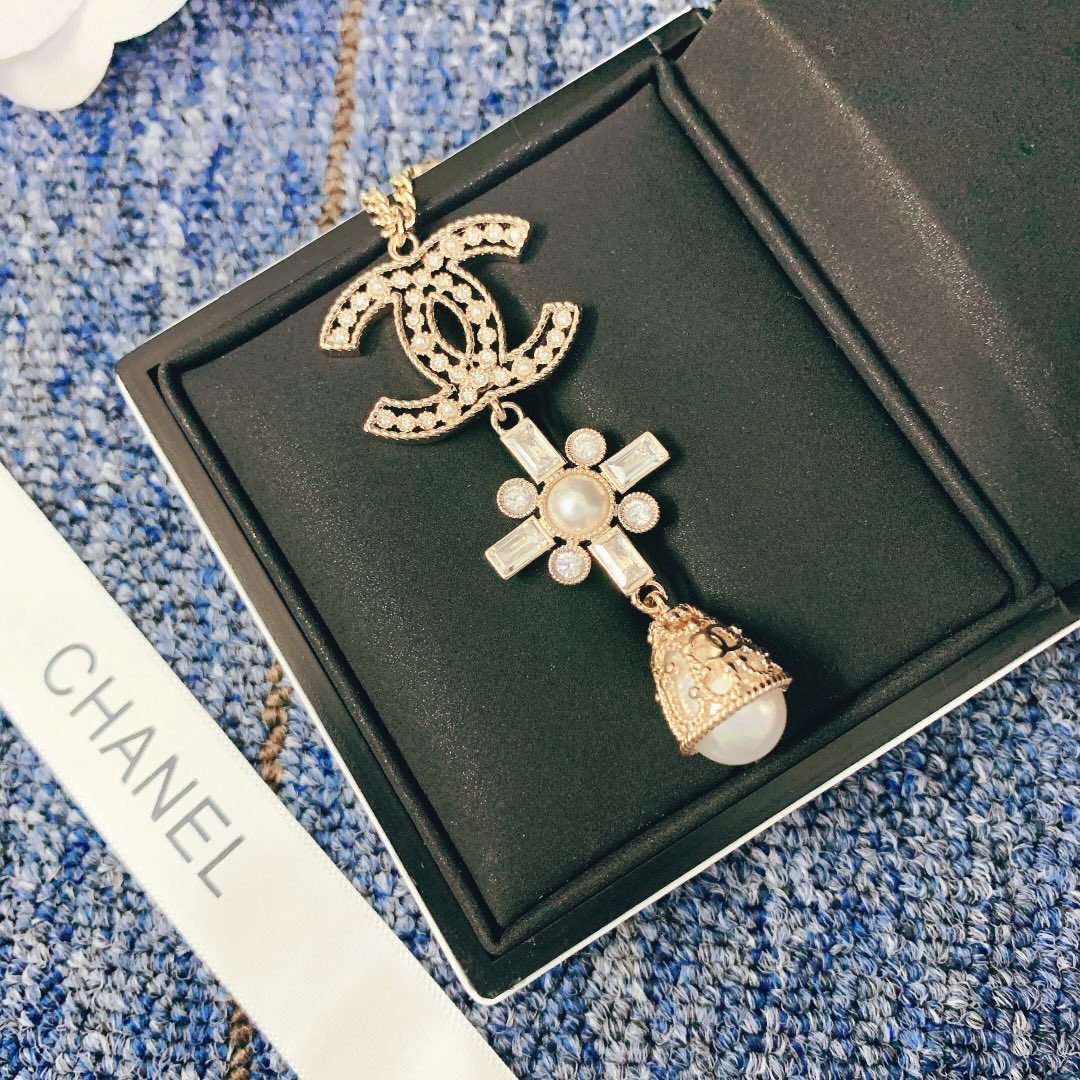 Elegant Pearl Necklace