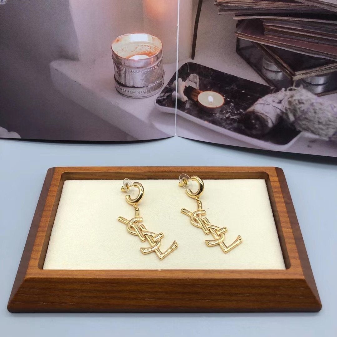 Simple letter pendant earrings