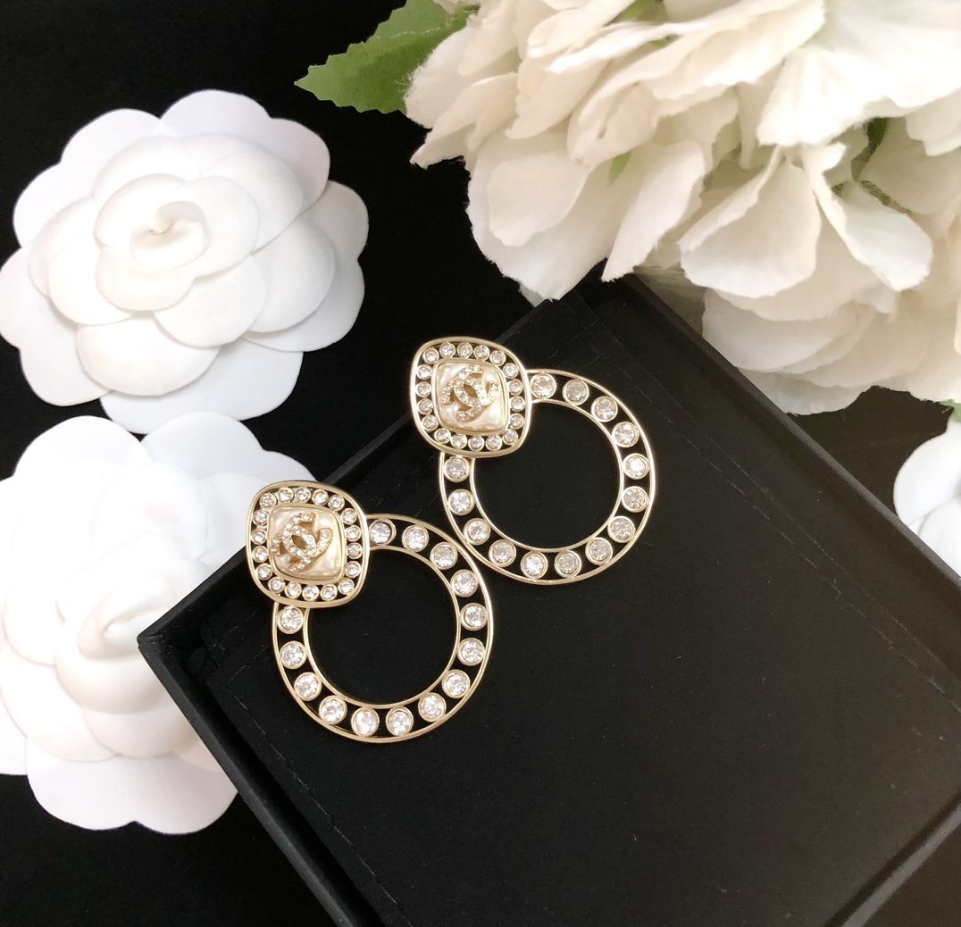 Fashion round rhinestone earrings