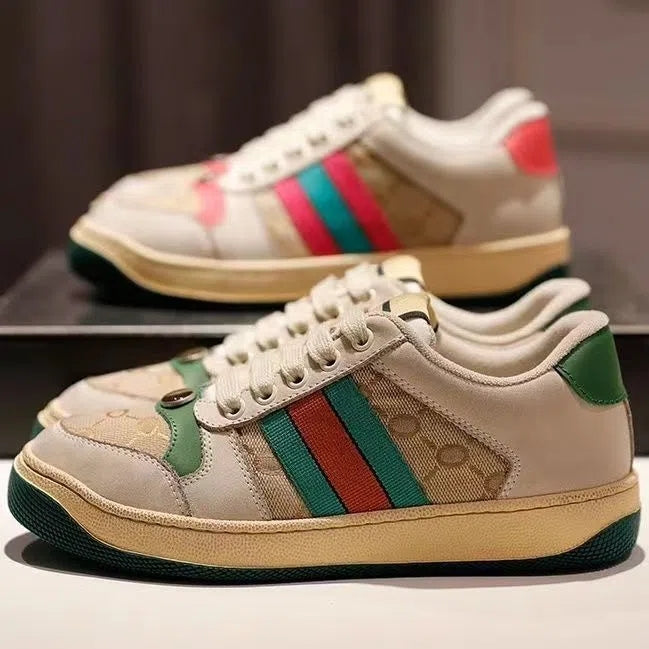 New comfortable sports shoes