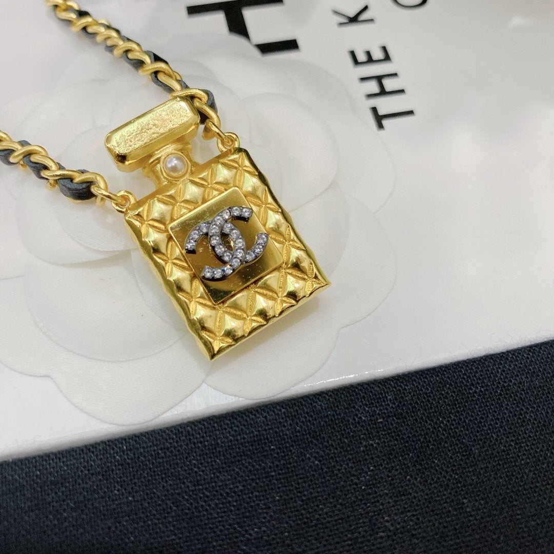 Fashion Leather Perfume Bottle Necklace