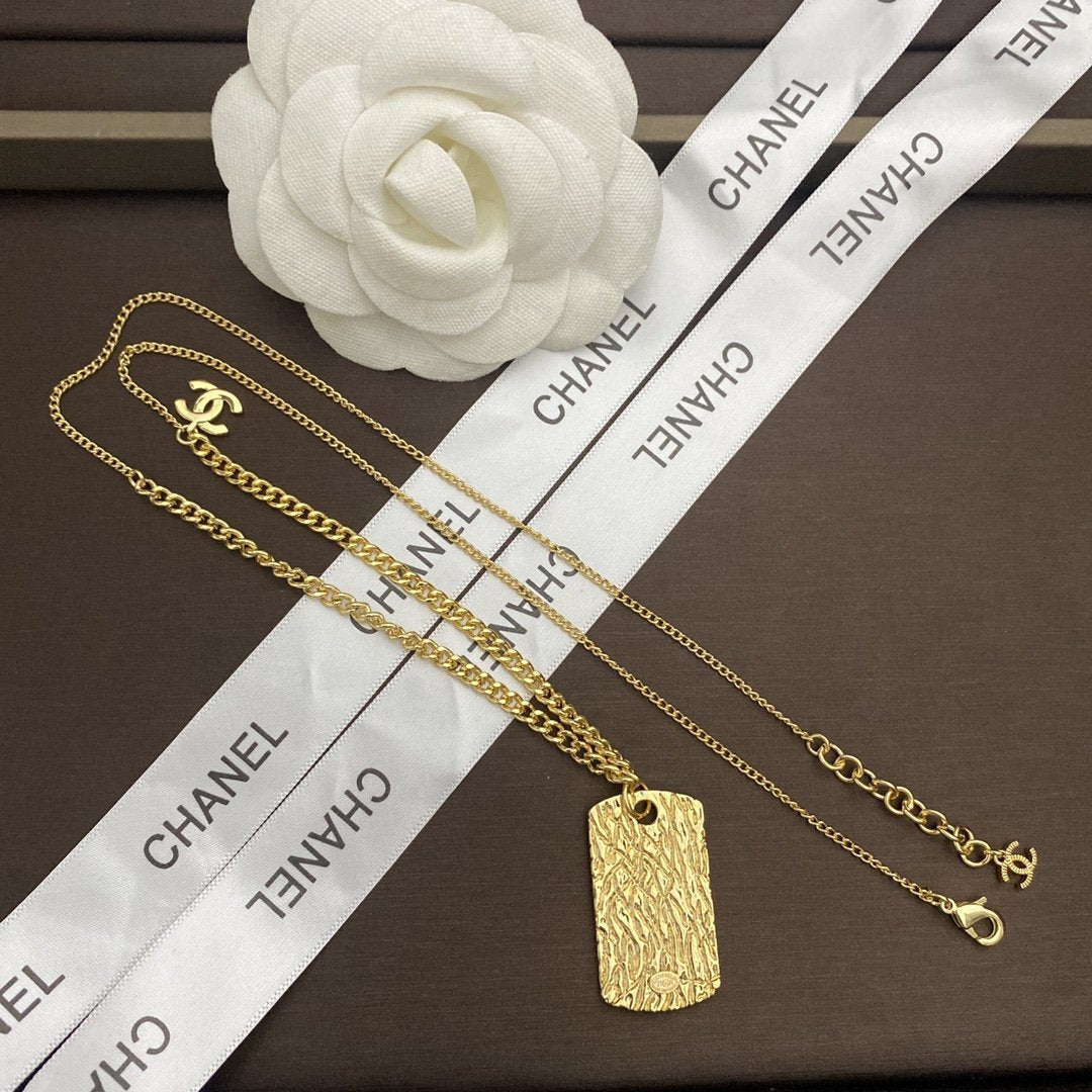 Retro Wild Double C Necklace