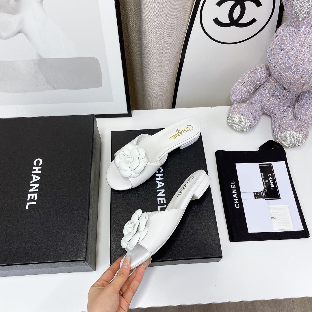 3 colors Exclusive logo flower decorative slippers