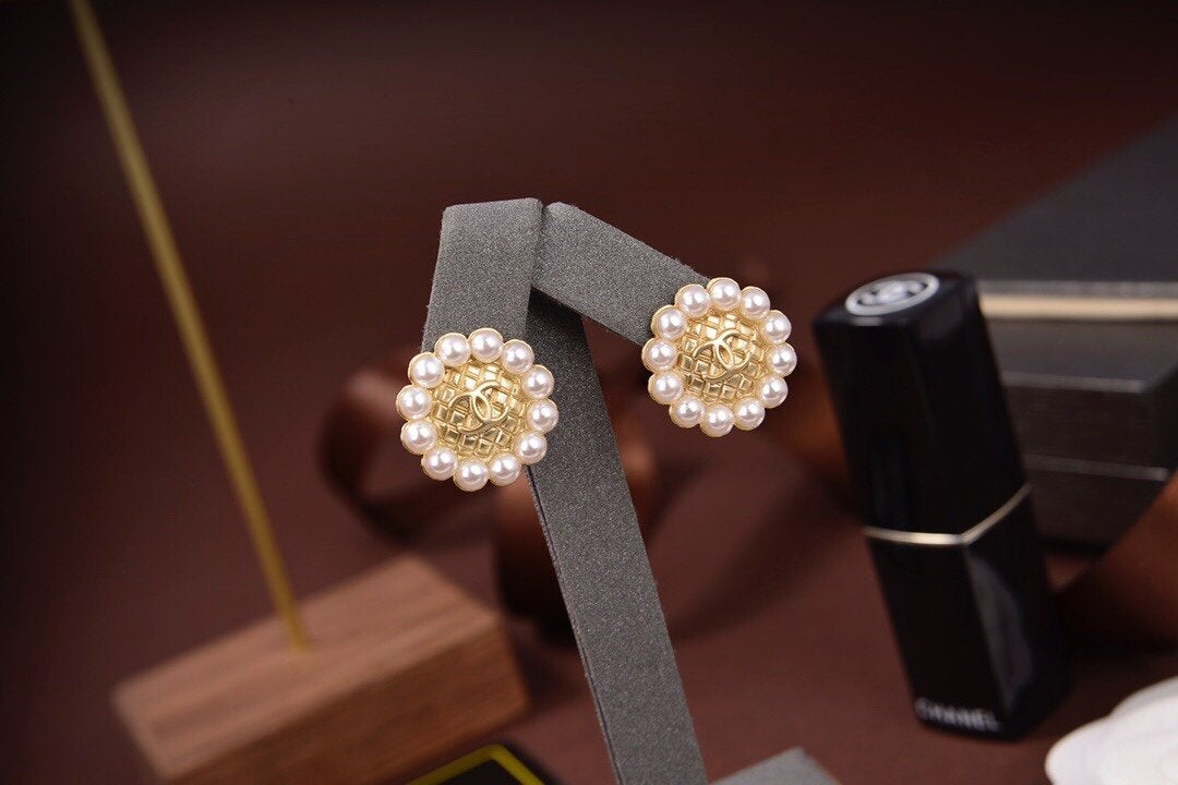 Luxury Sunflower Pearl Stud Earrings