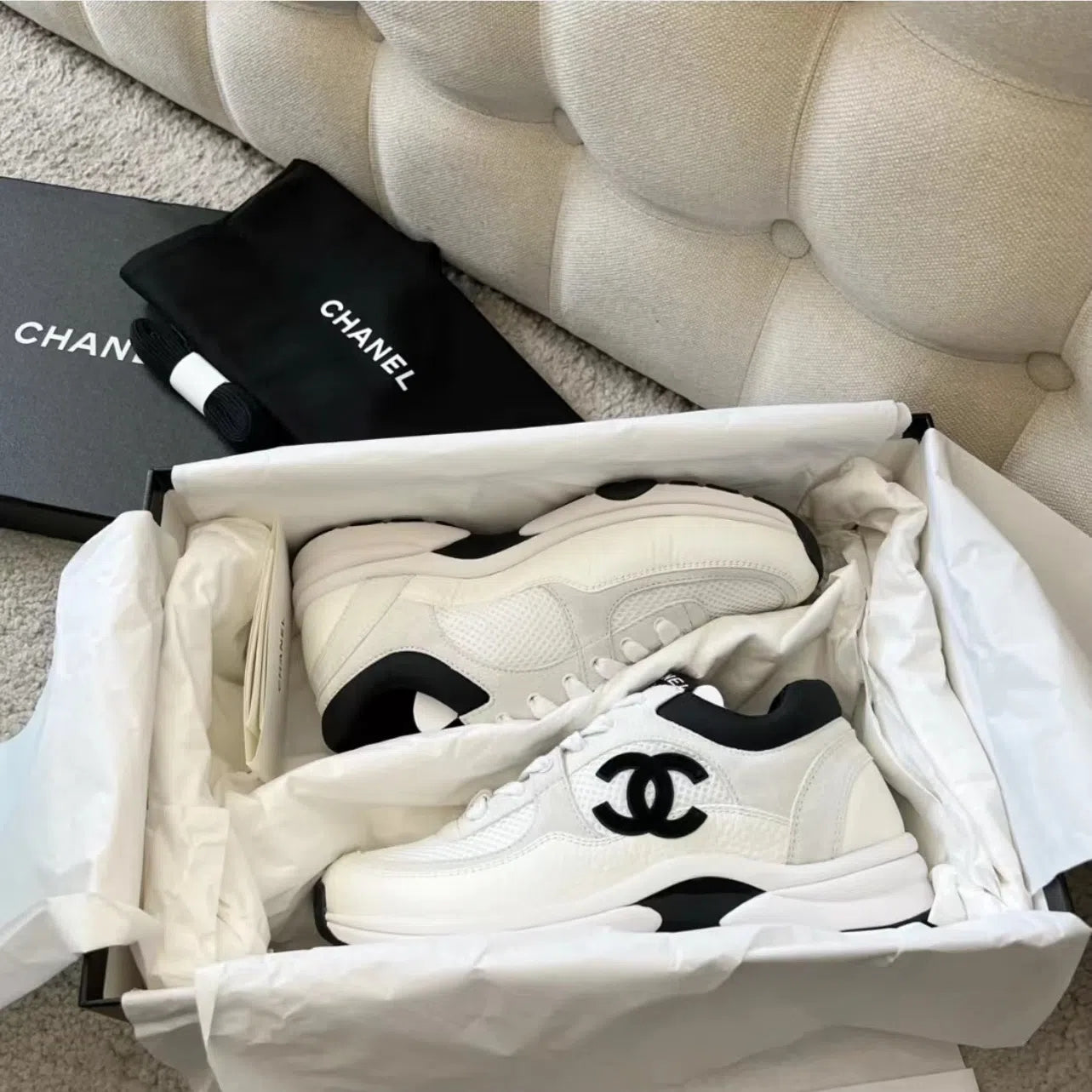 New comfortable sports shoes