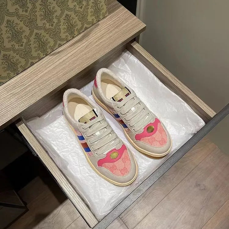 New comfortable sports shoes