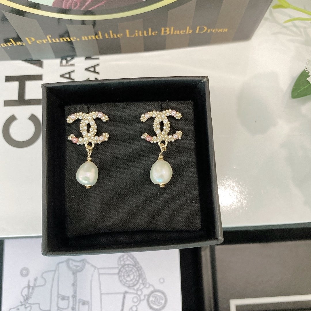 Fashion Pearl Pendant Earrings