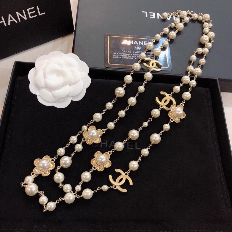 Classic sandblasted flower pearl necklace