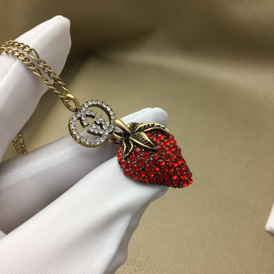 Fashion Red Rhinestone Strawberry Pendant Necklace