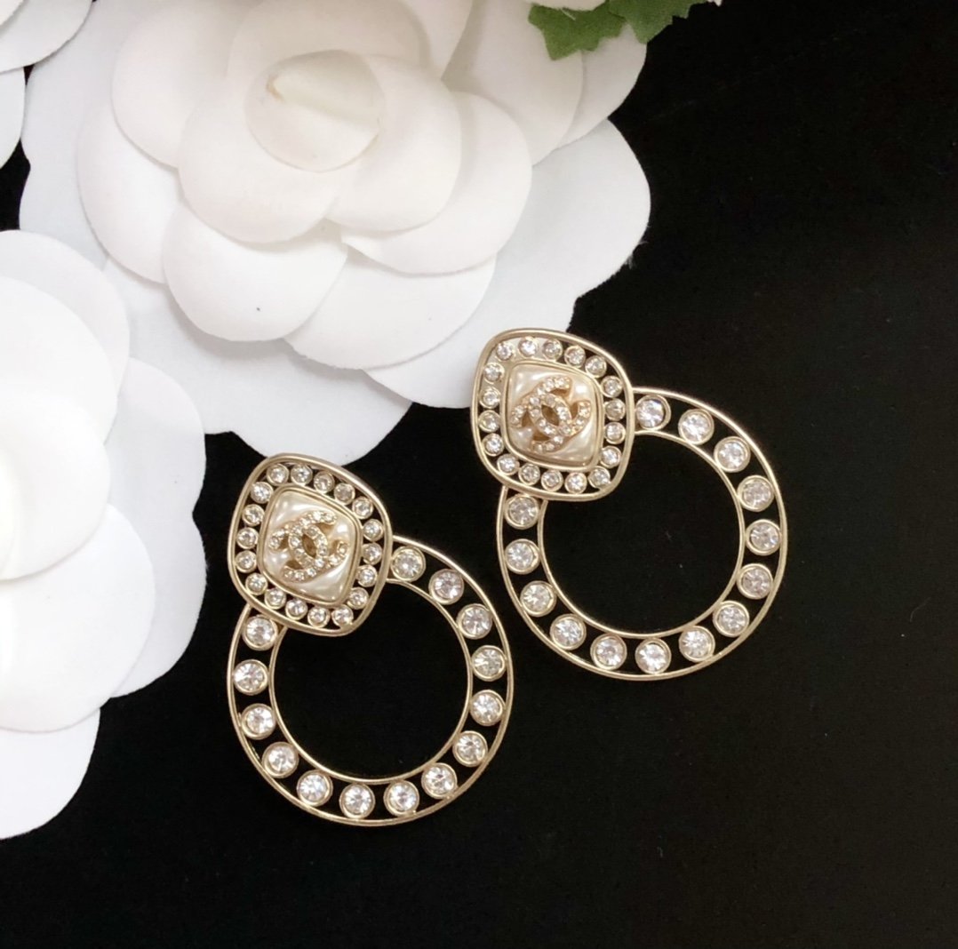 Fashion round rhinestone earrings