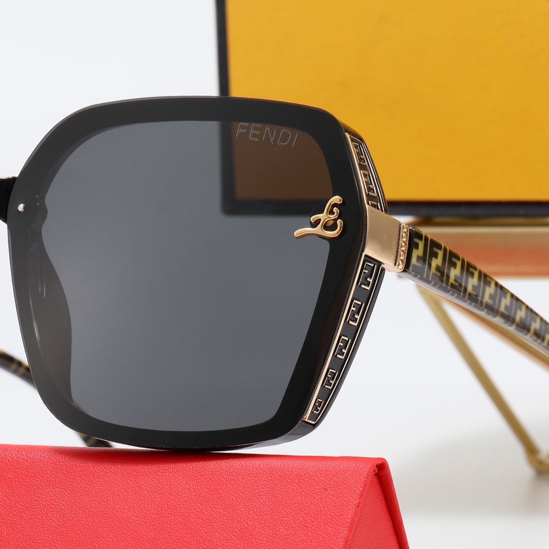 4 Color Women's Sunglasses—2472