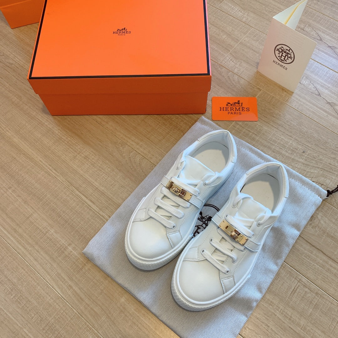 2023 new gold buckle white shoes