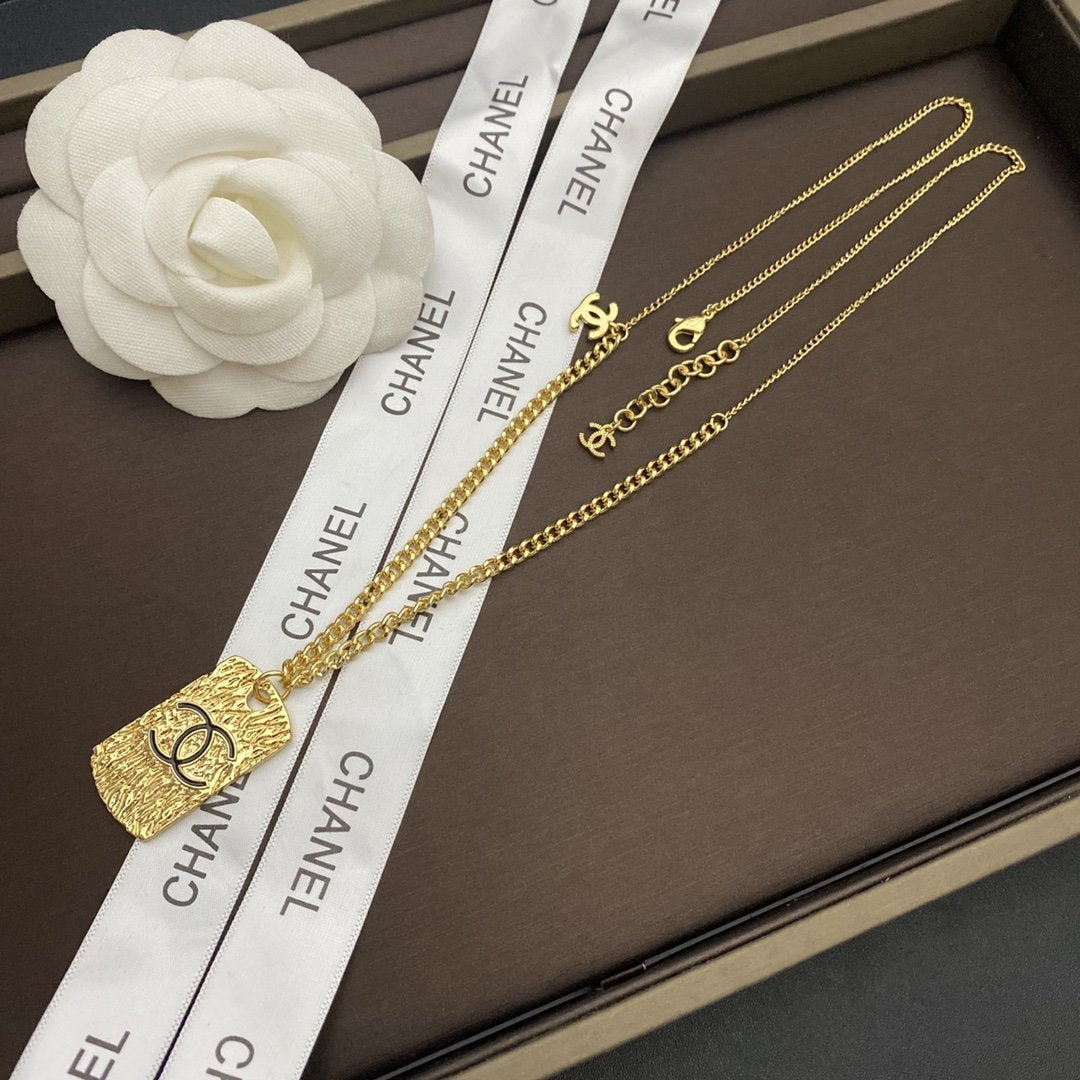 Retro Wild Double C Necklace