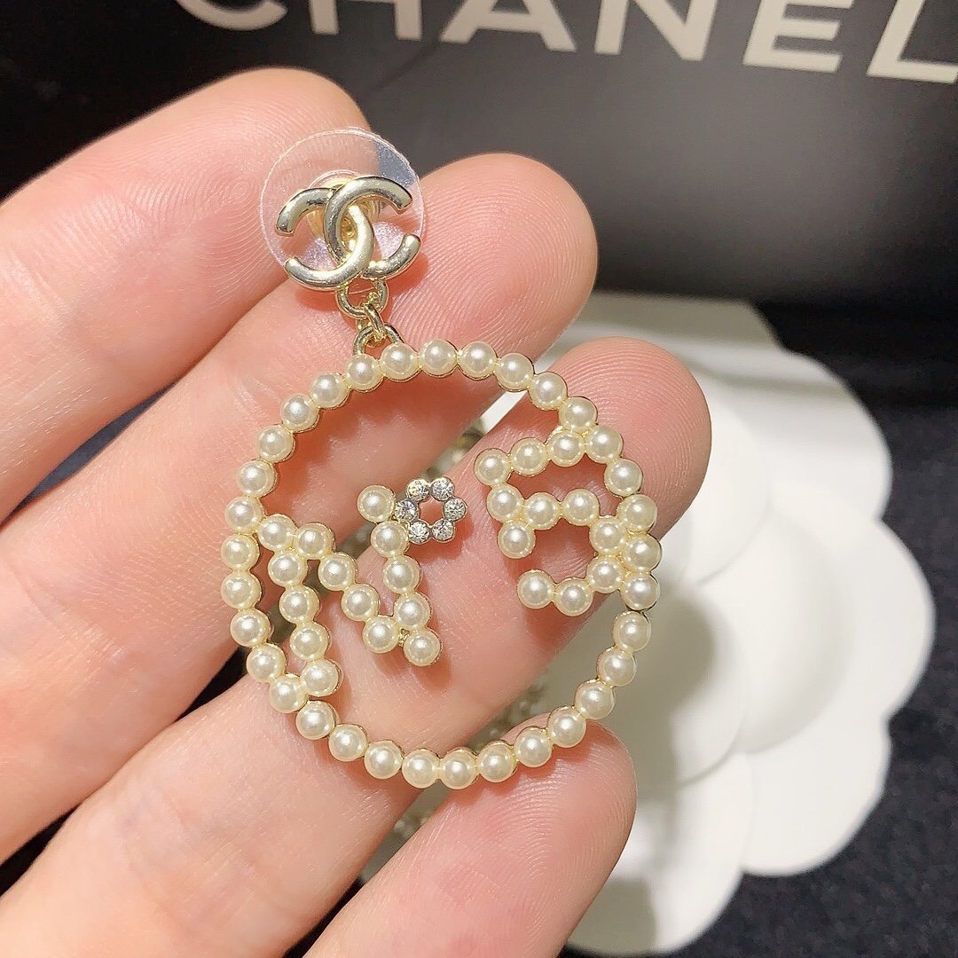 Fashion Round Pearl Letter Earrings