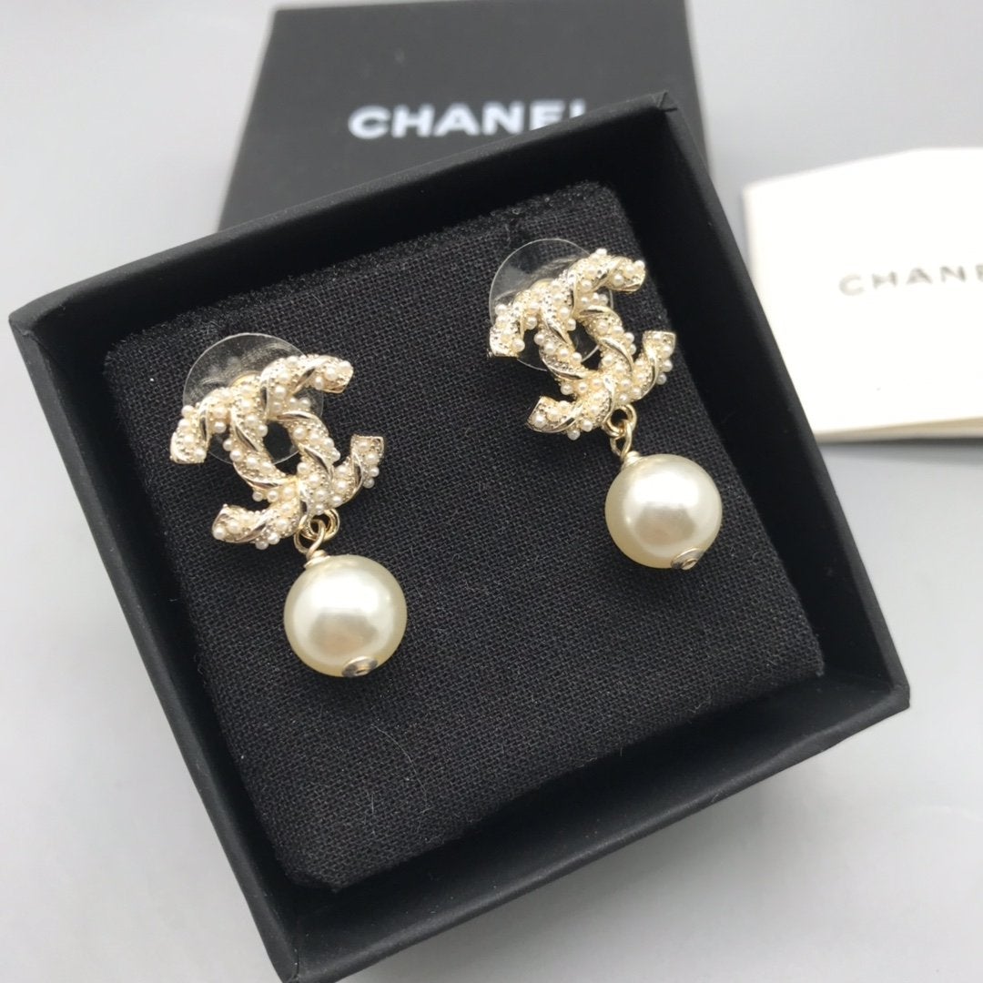 Fashion luxury pearl pendant earrings