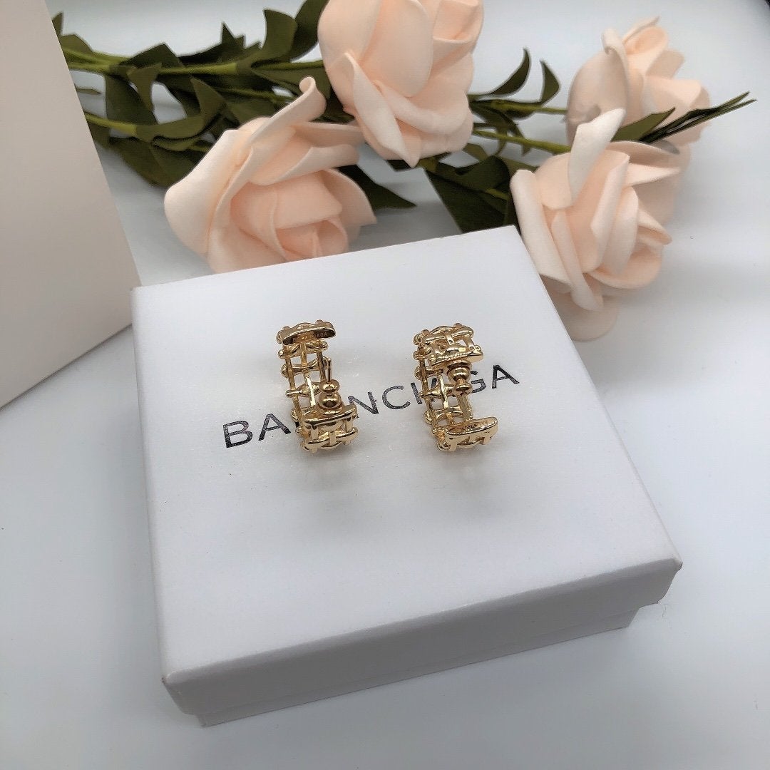 Fashion hollow earrings