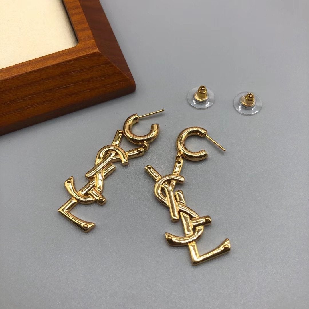 Simple letter pendant earrings