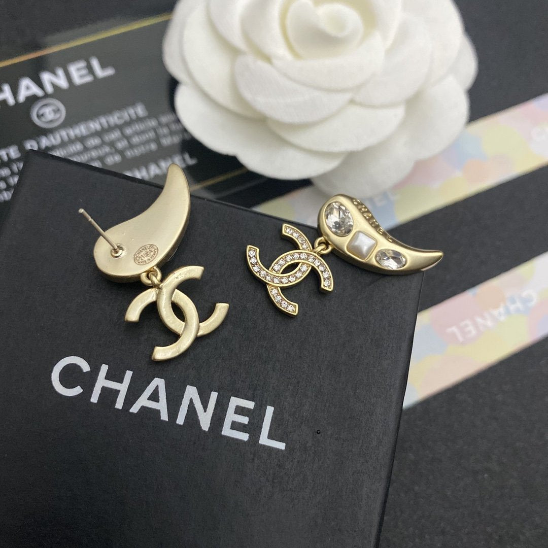 Lrregular cat eye earrings