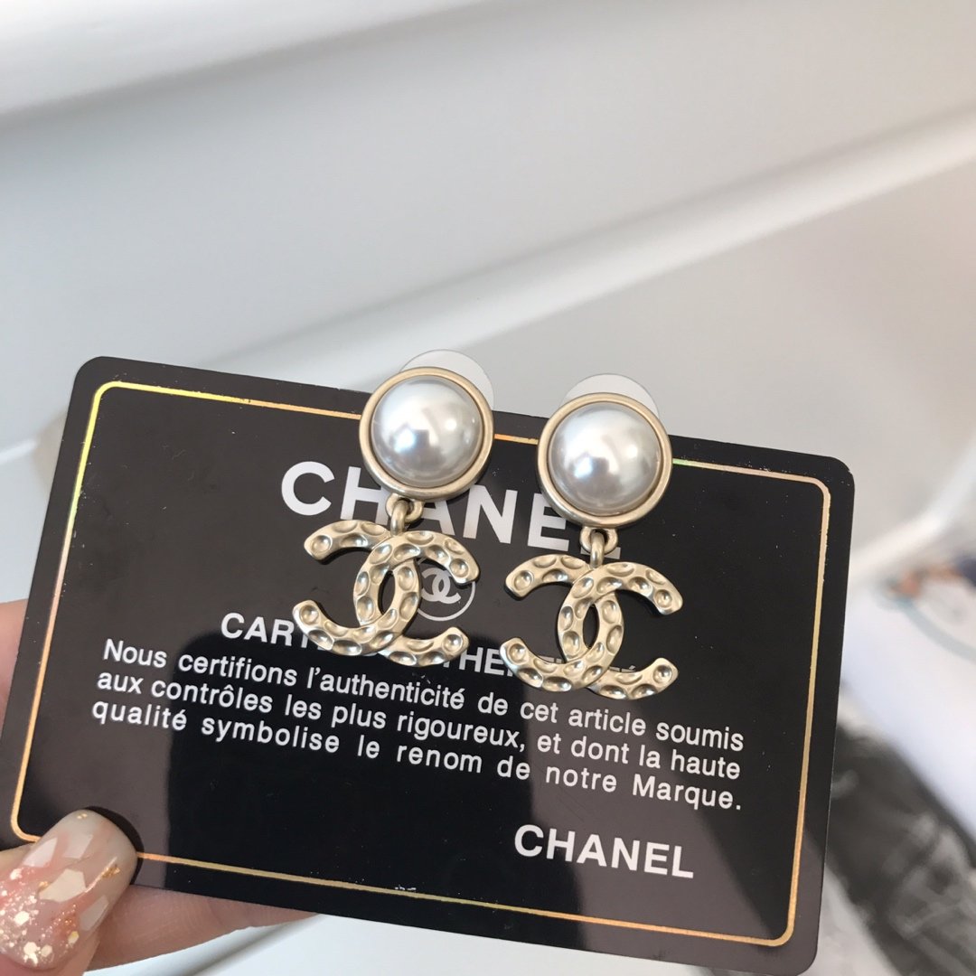 Noble Pearl Earrings