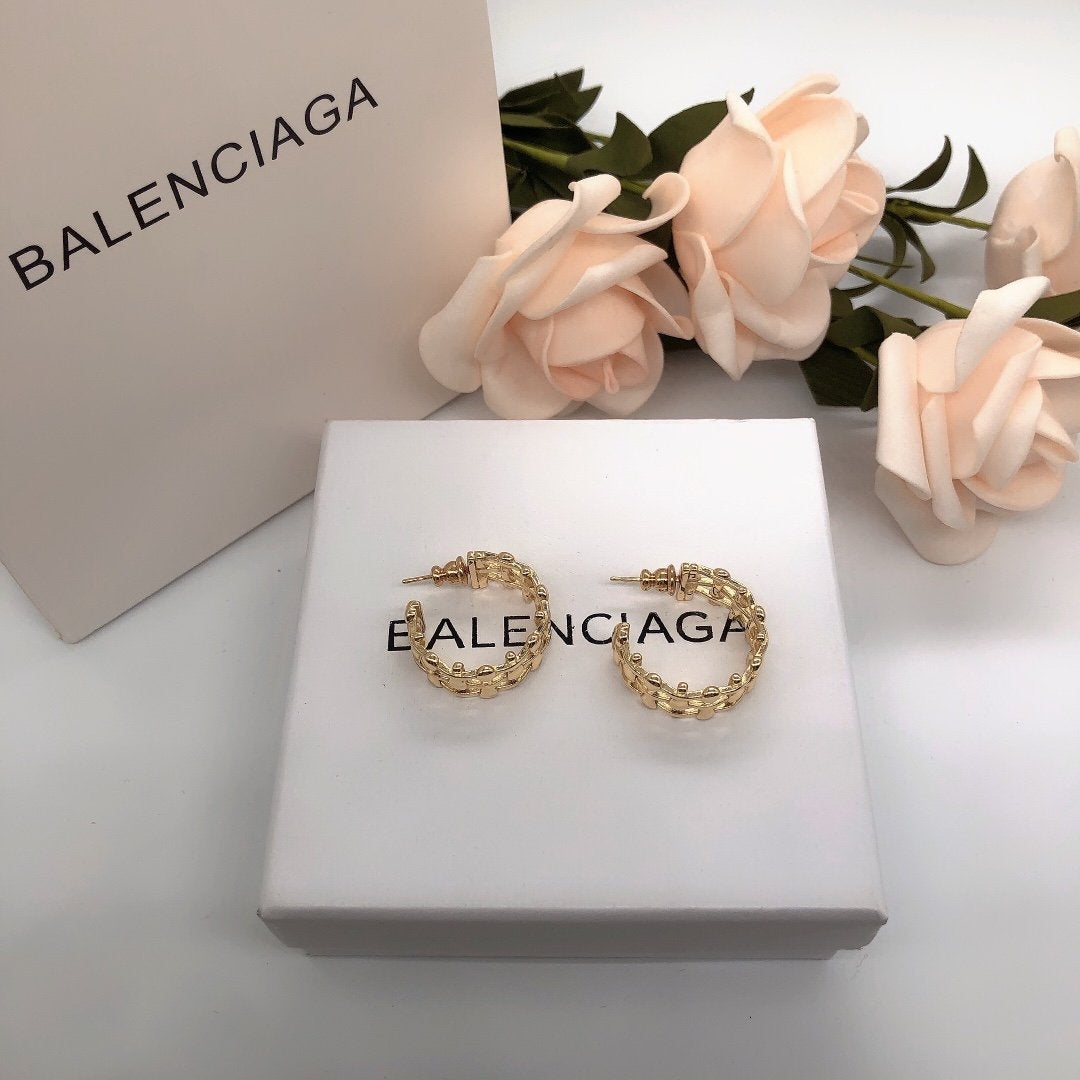 Fashion hollow earrings