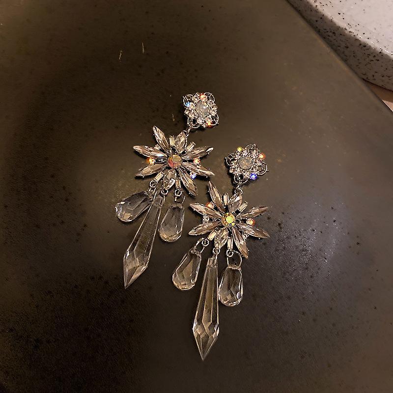 Fashion crystal flower earrings