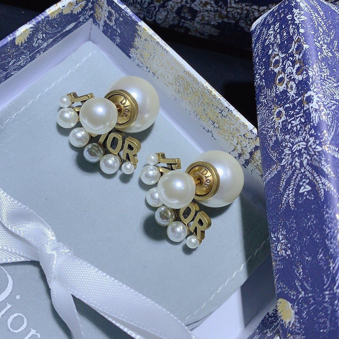 White Resin Imitation Pearl Letter Earrings