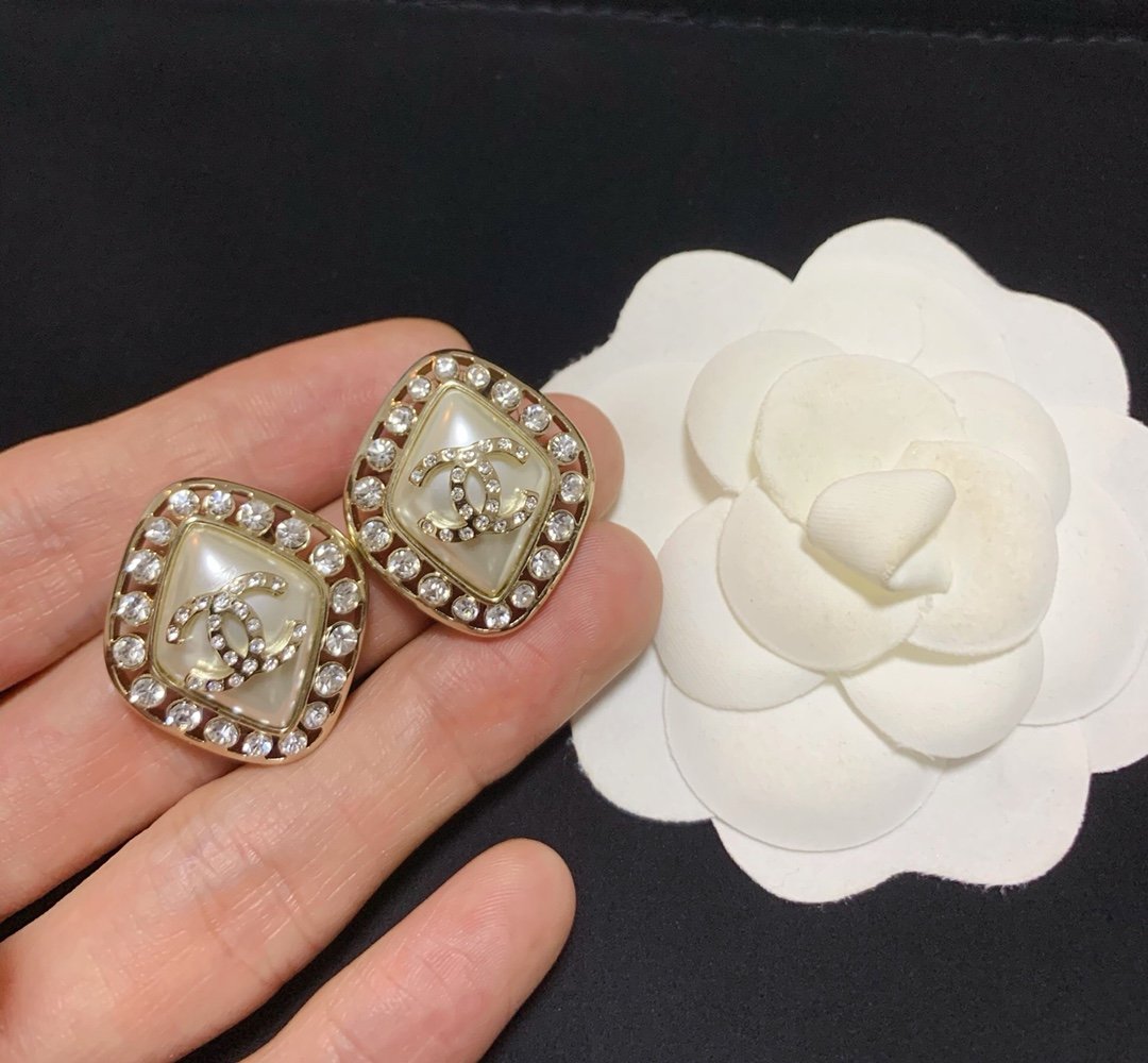 Fashion Double C Diamond Pearl Earrings