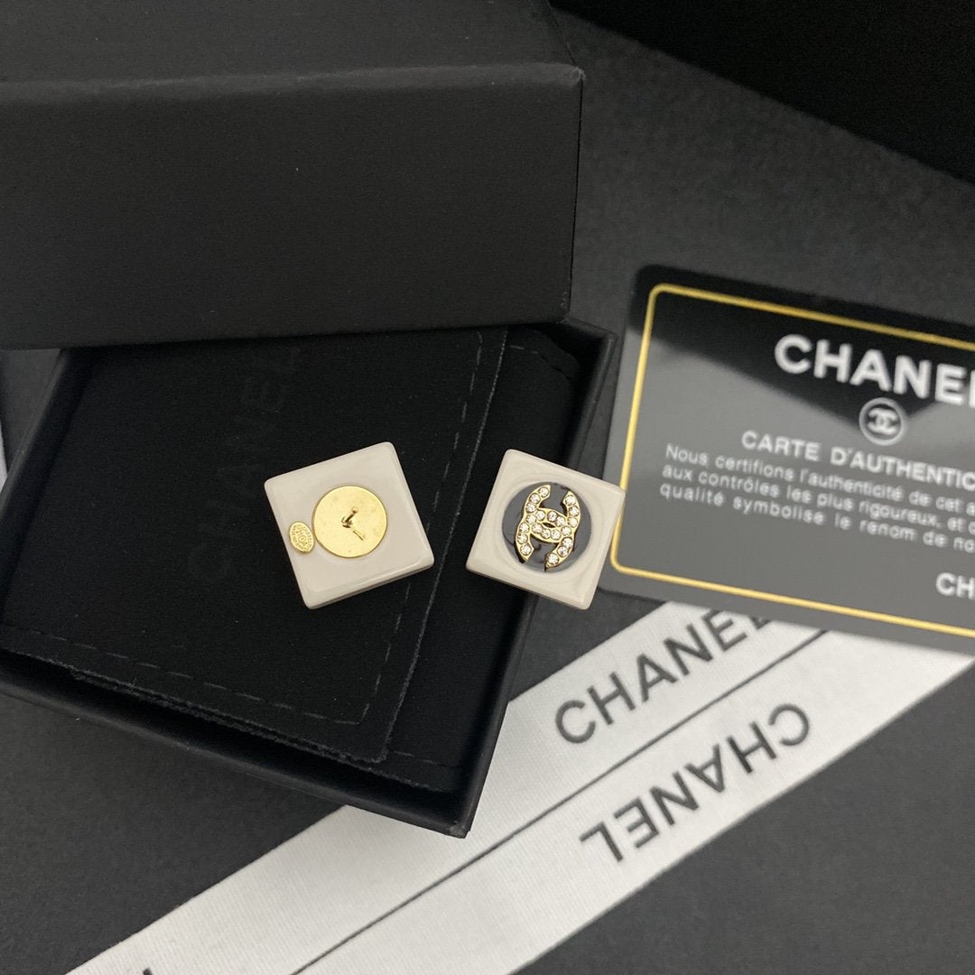 Fashion enamel black and white earrings