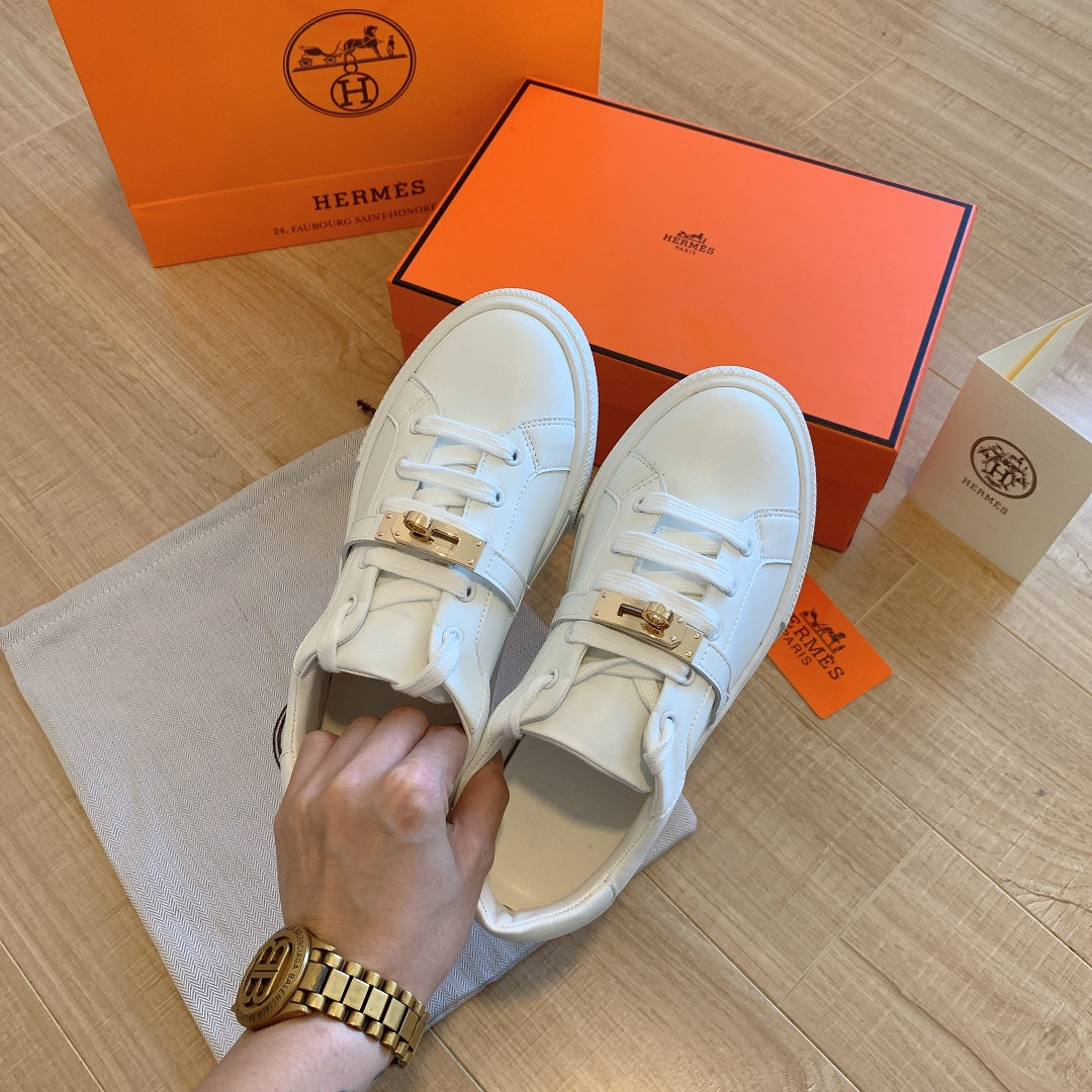 2023 new gold buckle white shoes