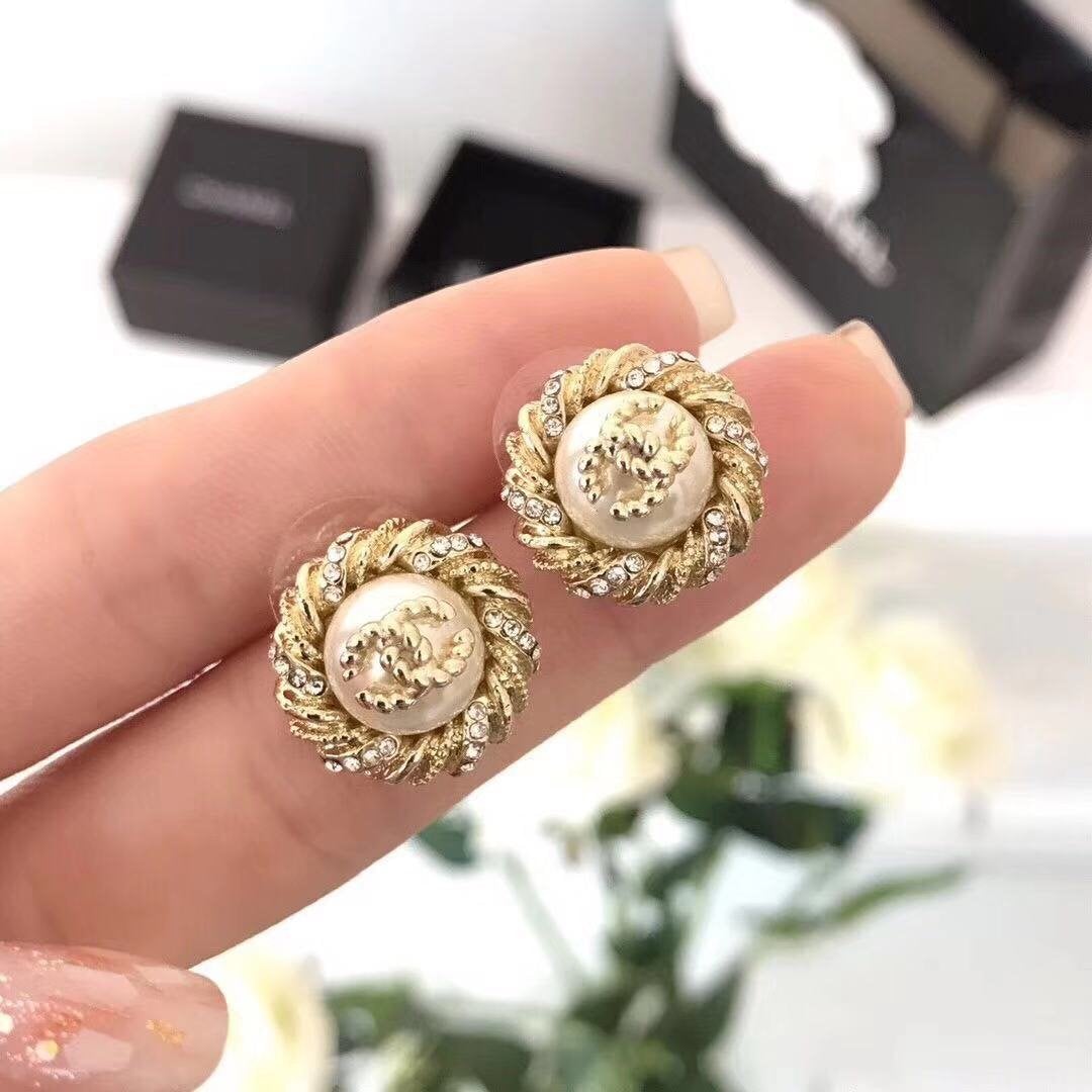 Fashion twist earrings