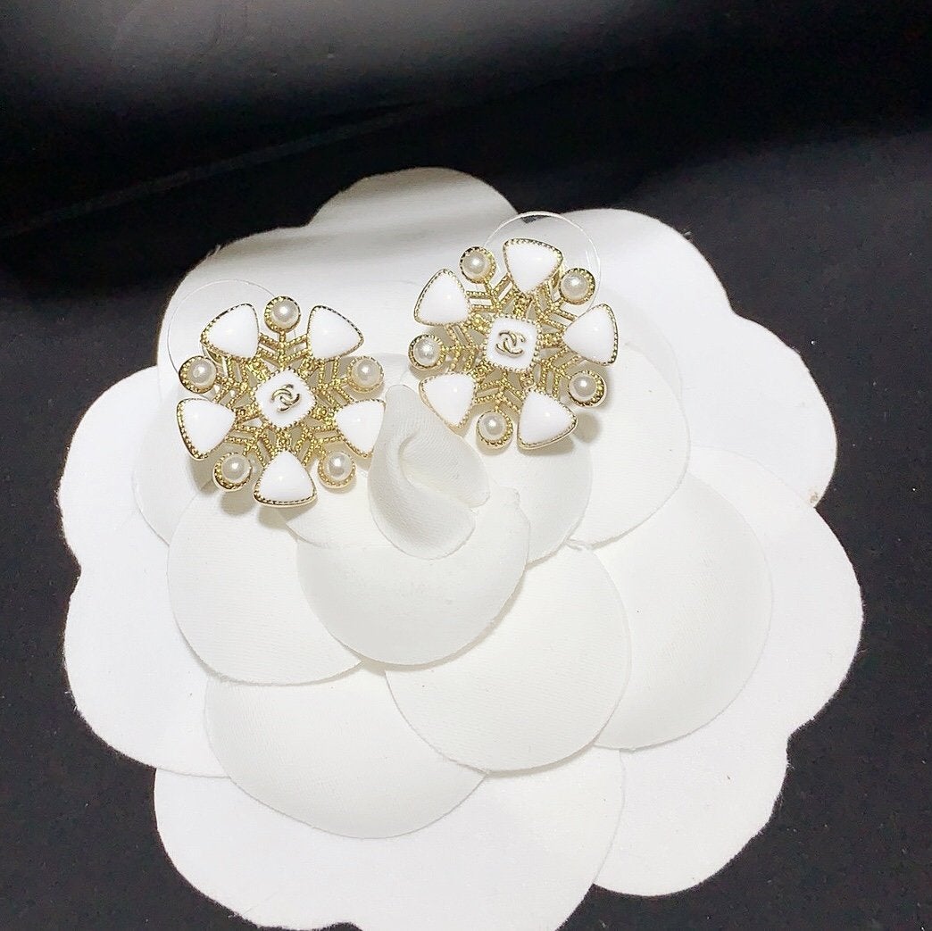 Fashion Double C Flower Pearl Earrings