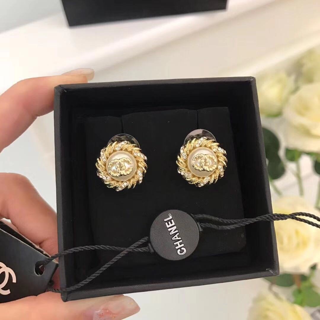 Fashion twist earrings